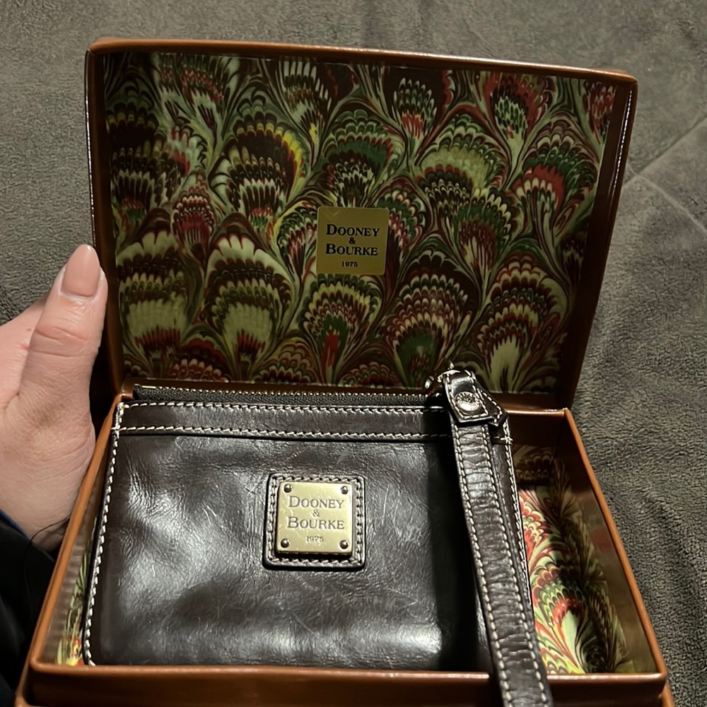 Dooney & Bourke wristlet with box